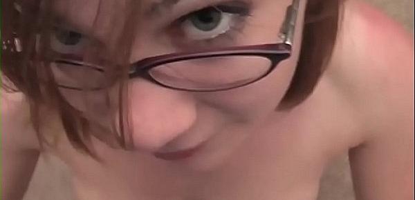  She looks at you with her glasses, takes your butt and then blows what your cock can endure until it collapses ....
